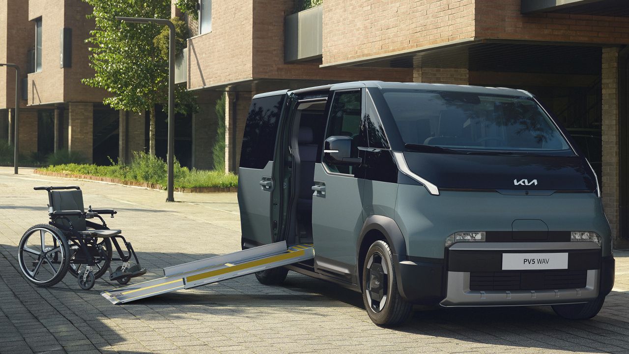 El KIA PV5 WAV hace de fábrica lo que muchos fabricantes dejan en manos de talleres especializados