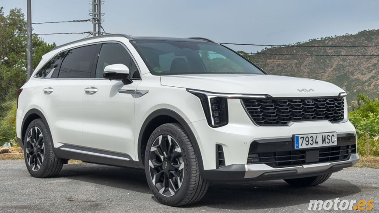 El KIA Sorento ya roza los 300 CV, las mejoradas versiones híbridas se estrenan en España