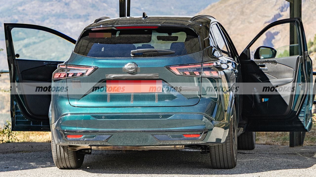 La nuova Nissan Qashqai 2028 è stata avvistata; il futuro del SUV giapponese viene svelato in queste prime foto spia.