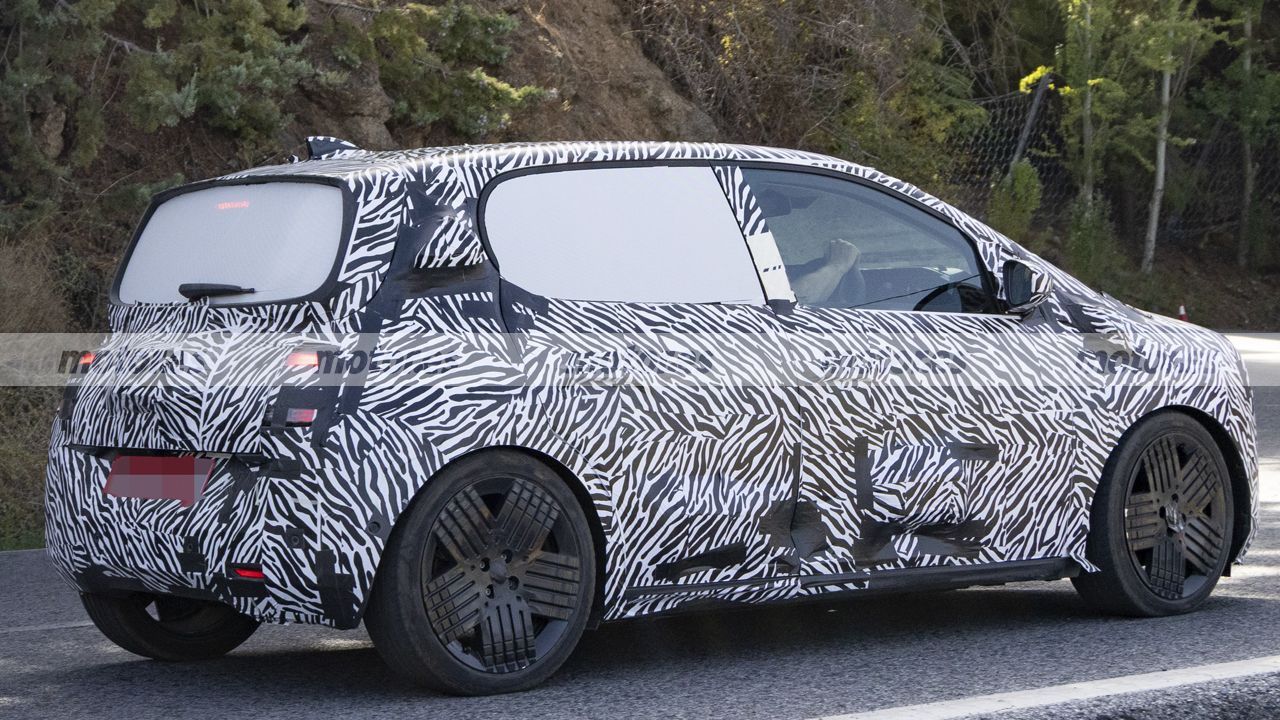 Nissan avrà la sua versione della Renault Twingo; le prime foto spia della Wave elettrica, in arrivo nel 2027 a meno di 20.000 euro.