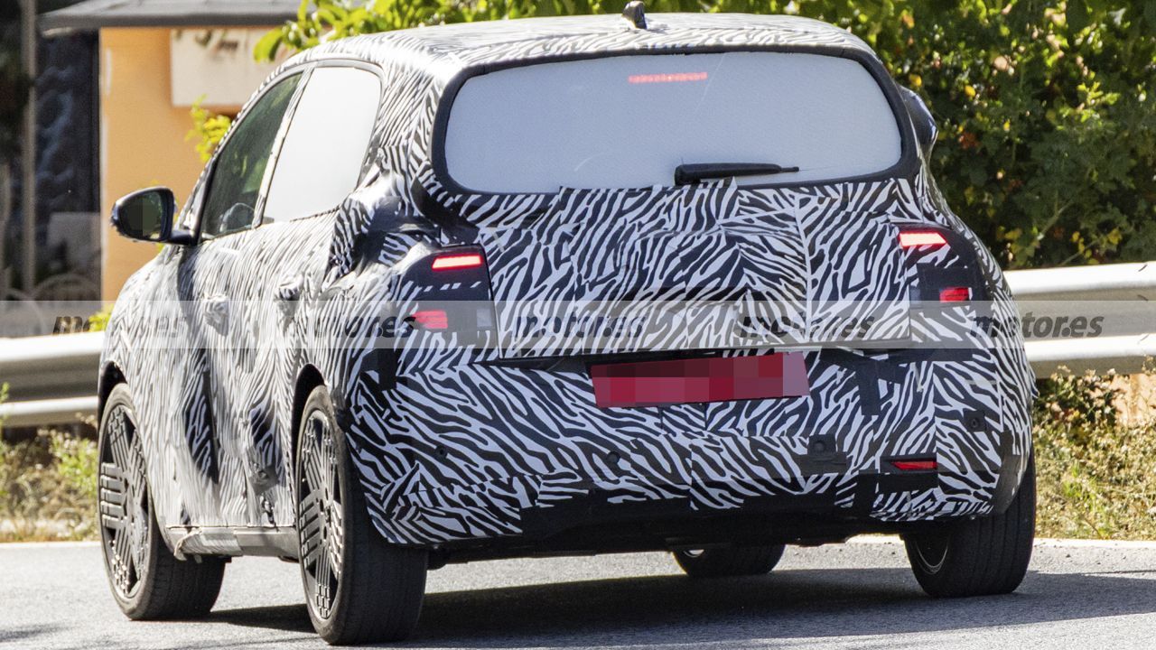 Nissan avrà la sua versione della Renault Twingo; le prime foto spia della Wave elettrica, in arrivo nel 2027 a meno di 20.000 euro.