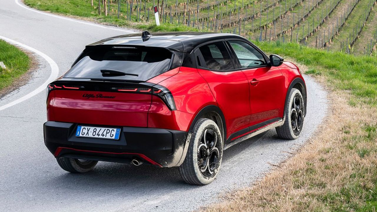 Rinde 145 CV, solo gasta 4,8 litros y, con una dinámica que nadie puede igualar y 3.700 € de rebaja, este SUV italiano desafía la lógica