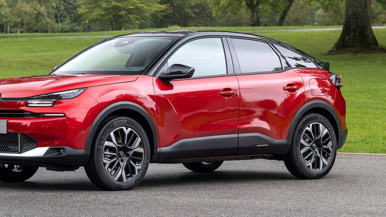Con 7.800 € de descuento y etiqueta ECO, este compacto con aspecto de SUV es el coche que planta cara a los chinos