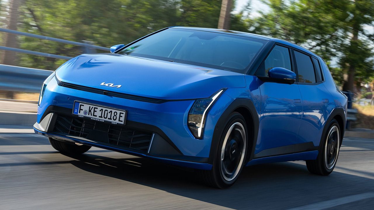 625 km de autonomía y 9.000 € de descuento: el KIA EV4 pone contra las cuerdas al BYD Dolphin con su precio de derribo
