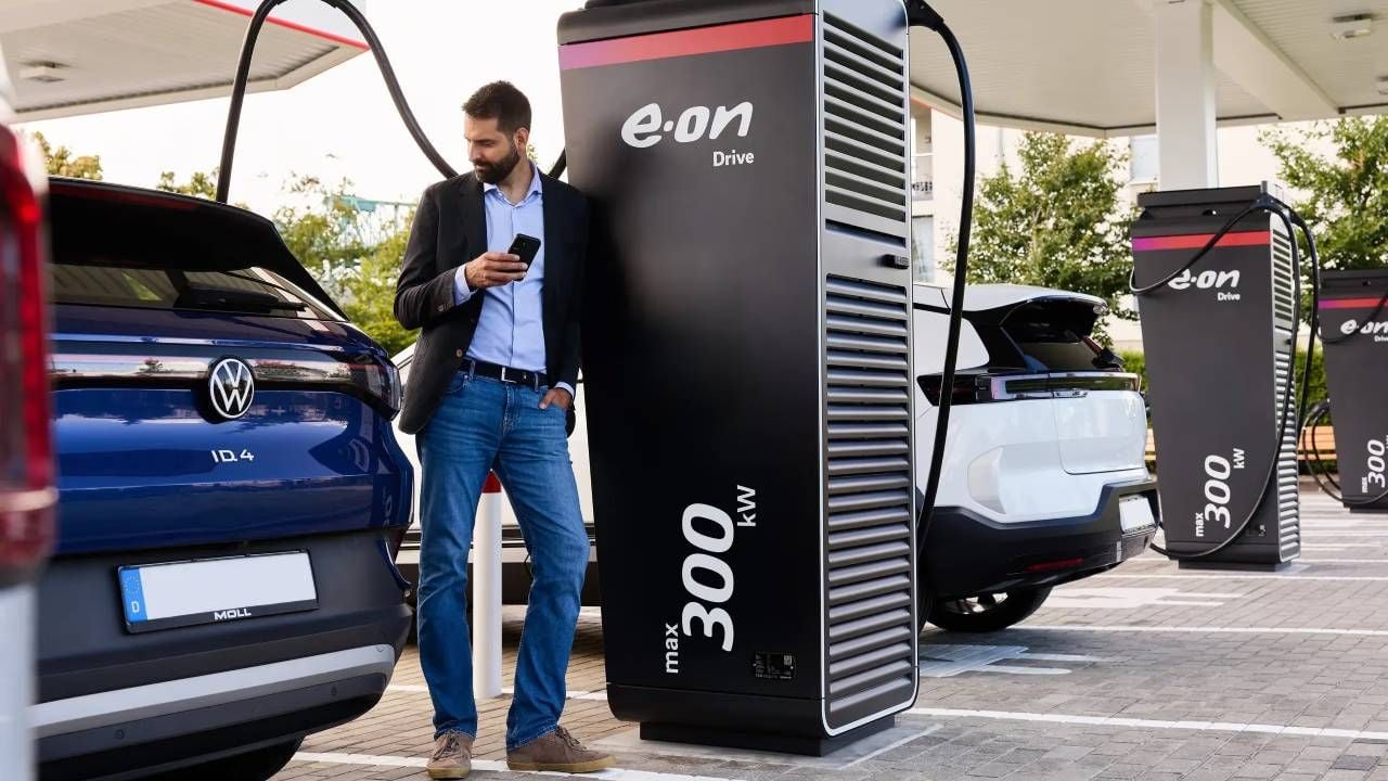 La ola de calor obliga a Hungría a tomar una medida insólita con los coches eléctricos