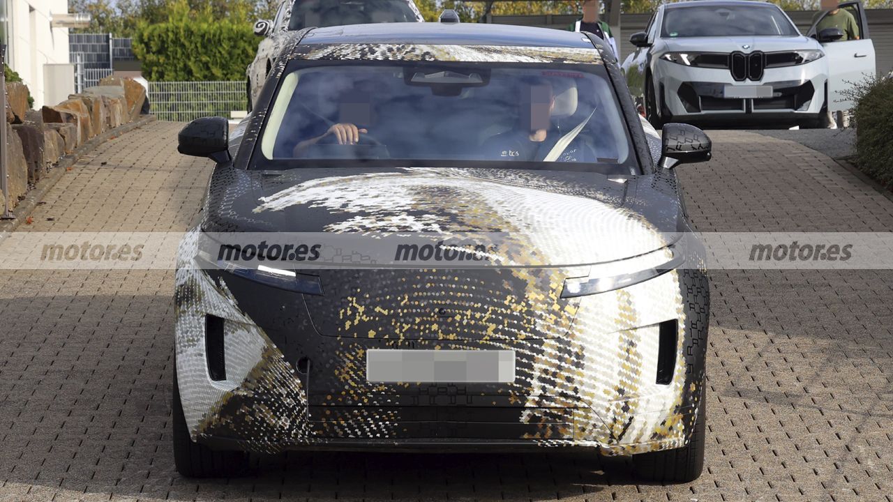 El Range Rover que reniega de ser SUV, cazado en Nürburgring junto a un rival que tiene mucho que enseñarle