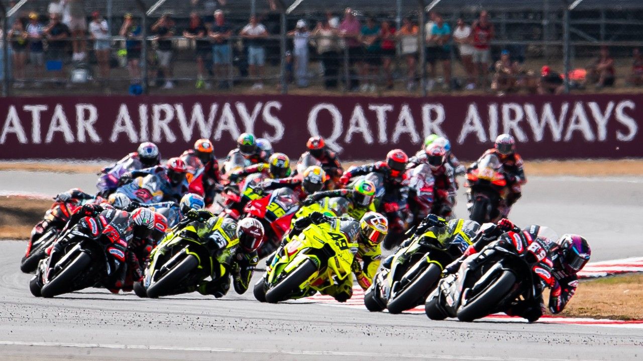 «Con esta degradación estoy fuera de los puntos». Los pilotos se temen lo peor en la carrera de MotoGP