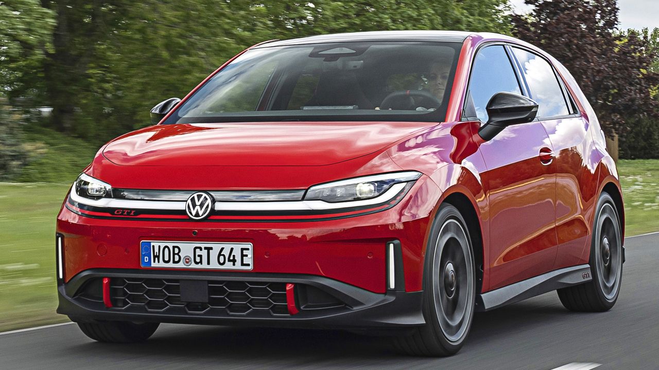 El primer GTI eléctrico de Volkswagen es más lento que el mítico Golf de 1976, en Wolfsburgo ya lo saben y tienen un problema