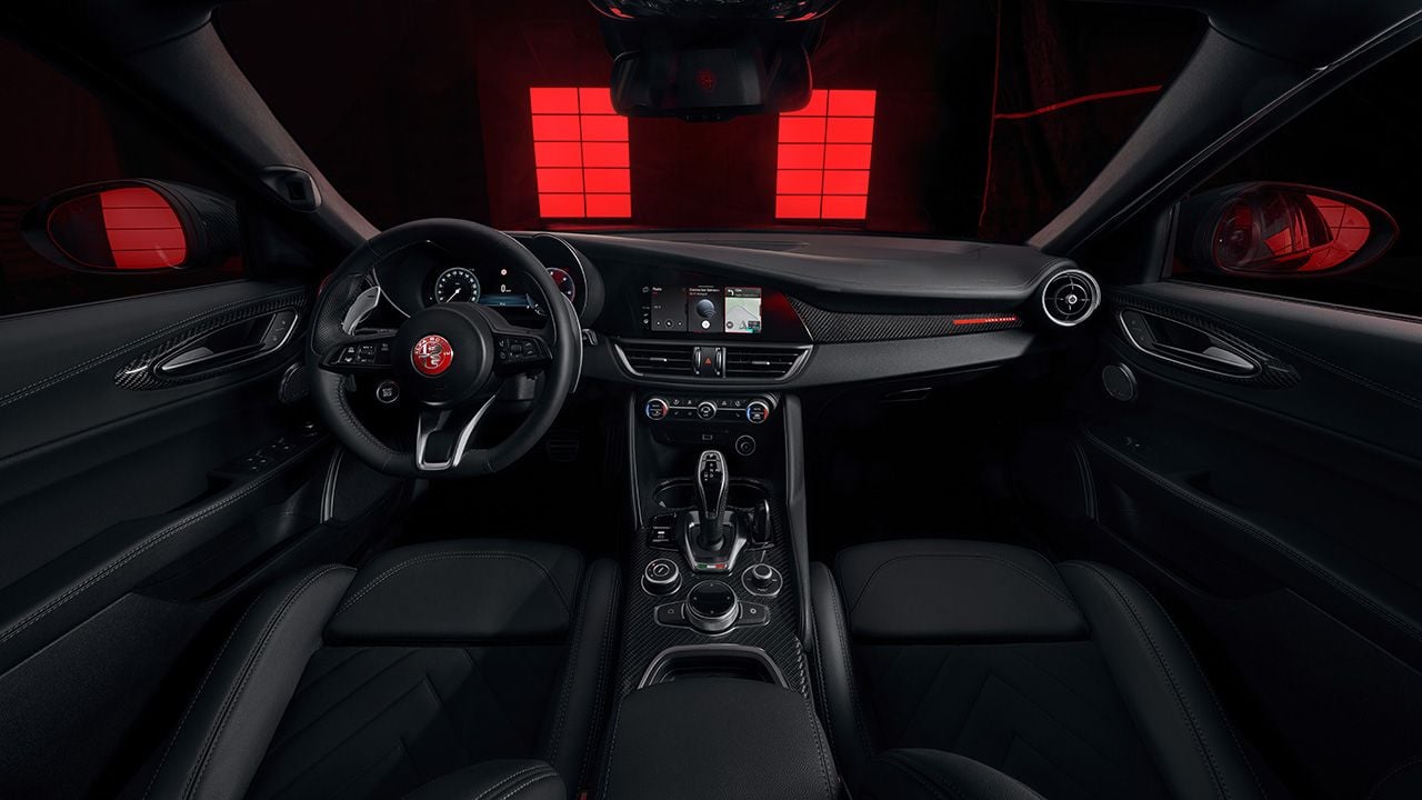 Alfa Romeo Giulia Edizione Luna Rossa - interior