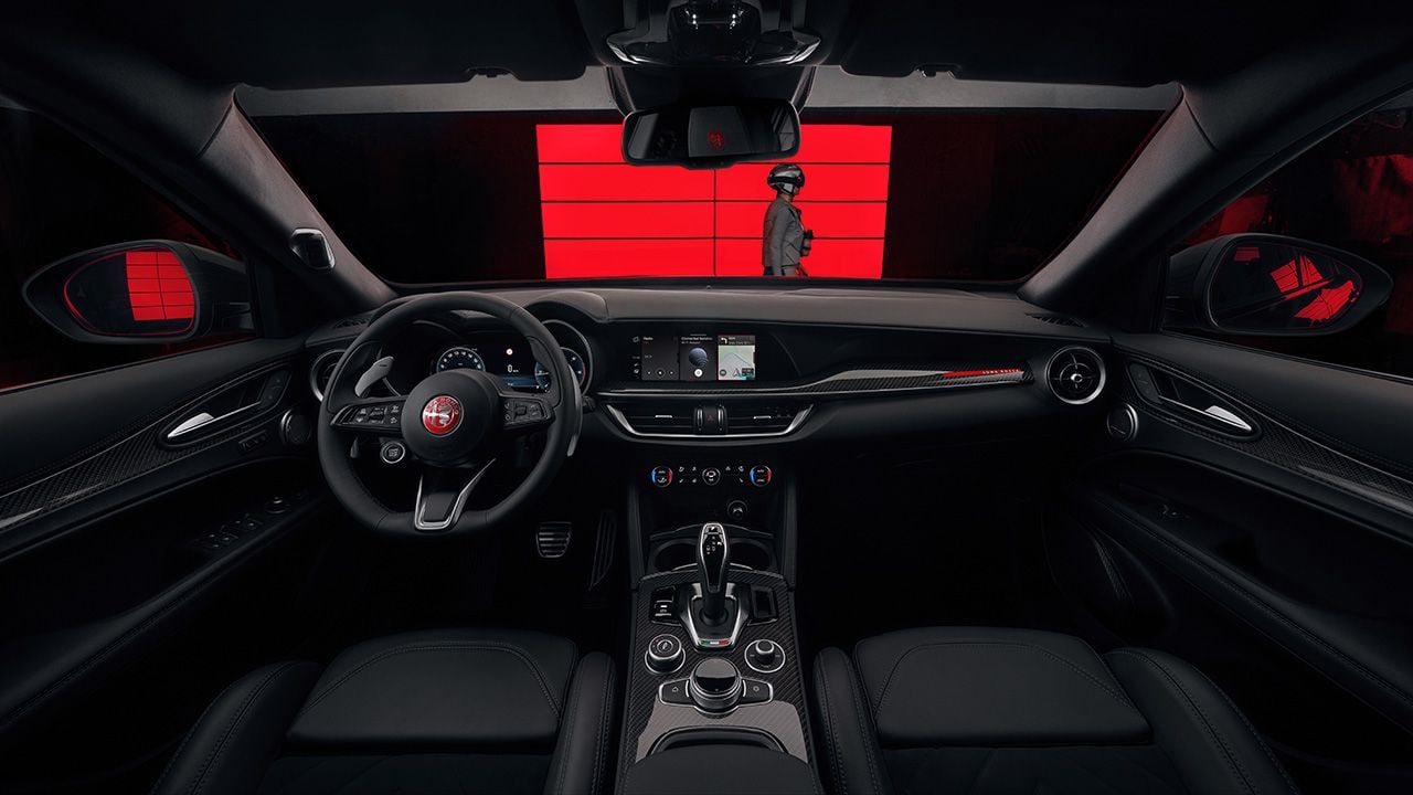 Alfa Romeo Stelvio Edizione Luna Rossa - interior