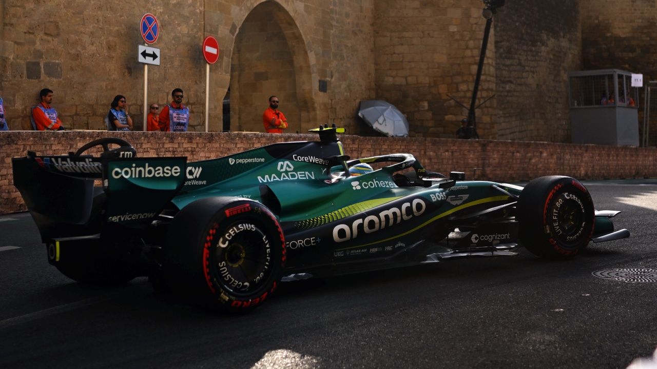 ¿Es el Aston Martin más lento en recta que un F2? Los datos en Bakú que desmienten los memes sobre Honda