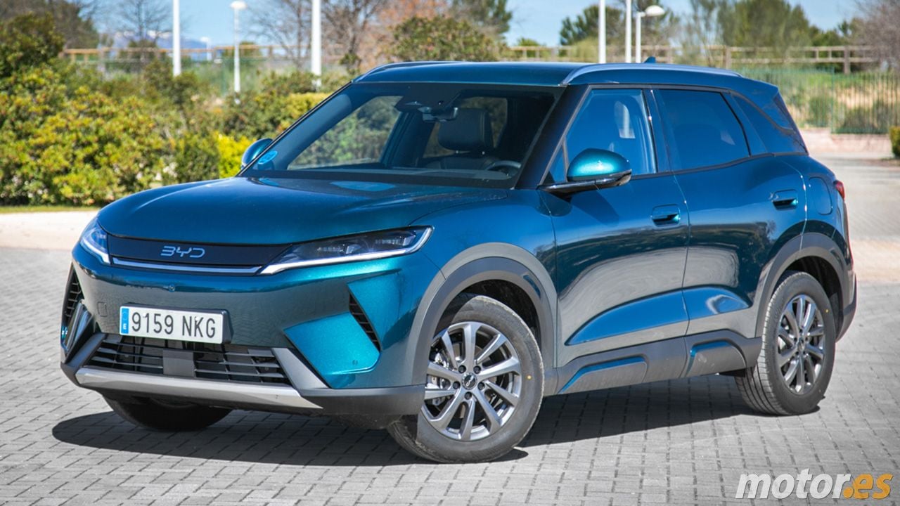 El BYD Atto 2 se impone al Toyota Yaris Cross mientras el Dacia Sandero lidera en agosto de 2026