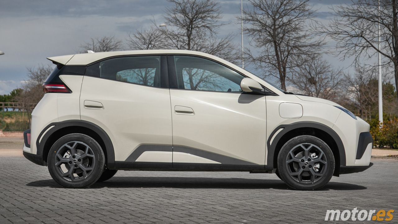 BYD Dolphin Surf - lateral