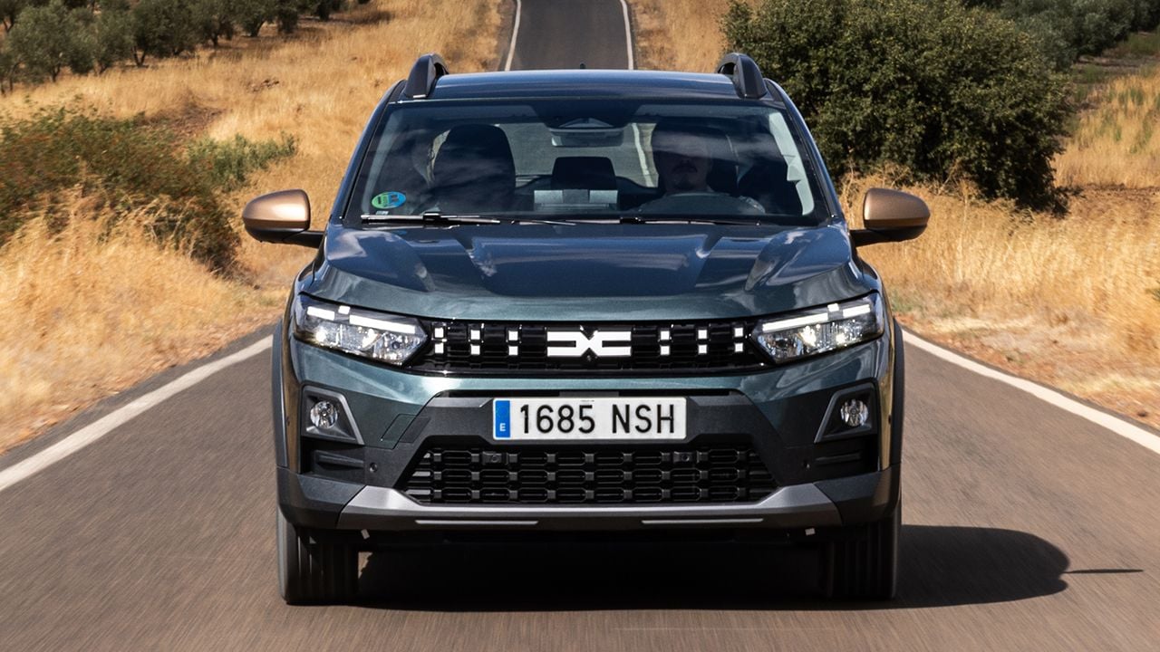 Dacia Sandero Stepway hybrid 155 - frontal