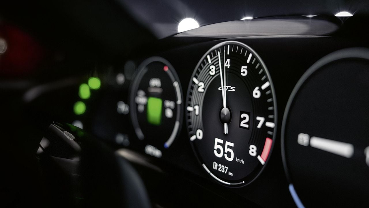 Más de 1.000 CV en el configurador y solo 223 CV en los papeles, el sorprendente dato que esconden los coches eléctricos