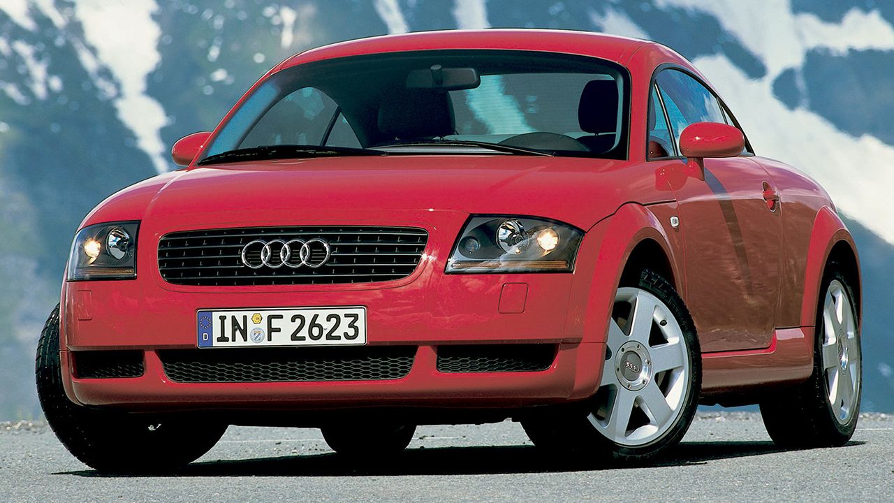 Ni pantallas ni menús interminables: el coche «analógico» gana adeptos en el mercado de ocasión