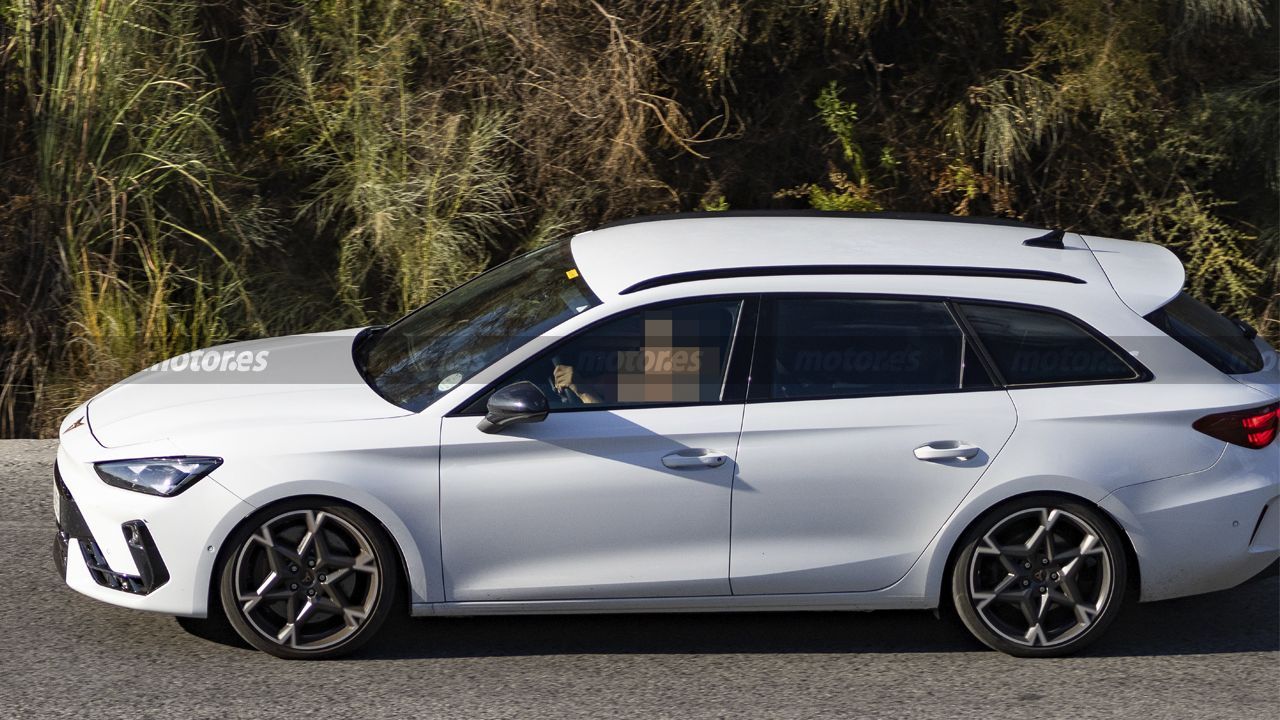 Fotos espía CUPRA León SP Hybrid 2028
