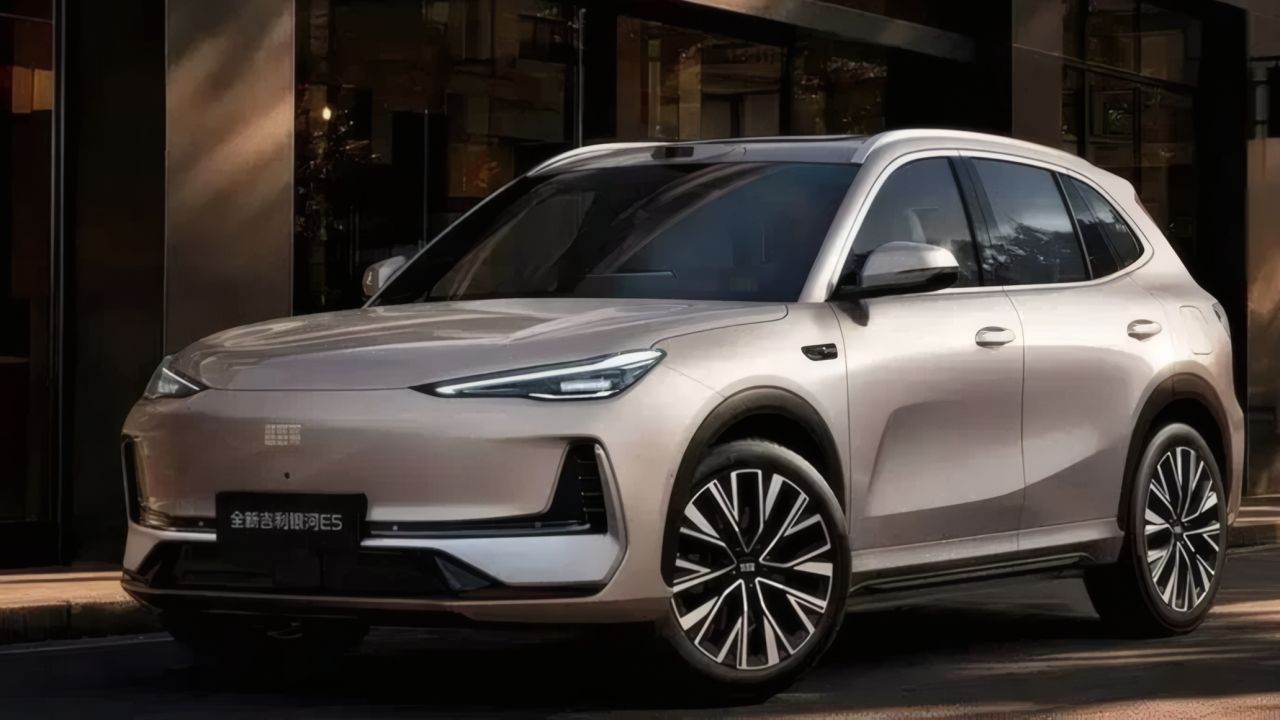 El Geely E5 pasa de 218 a 329 CV y su nueva batería apunta al entorno de los 520 km WLTP