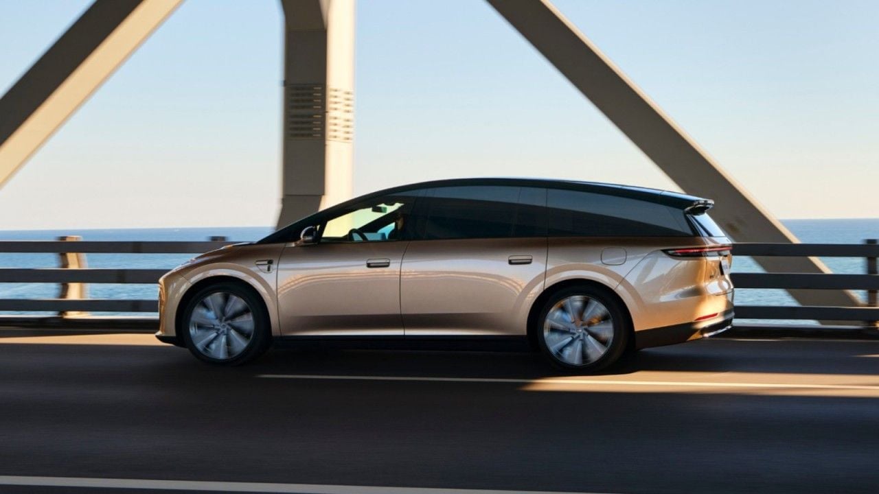 Li Auto i9 circulando