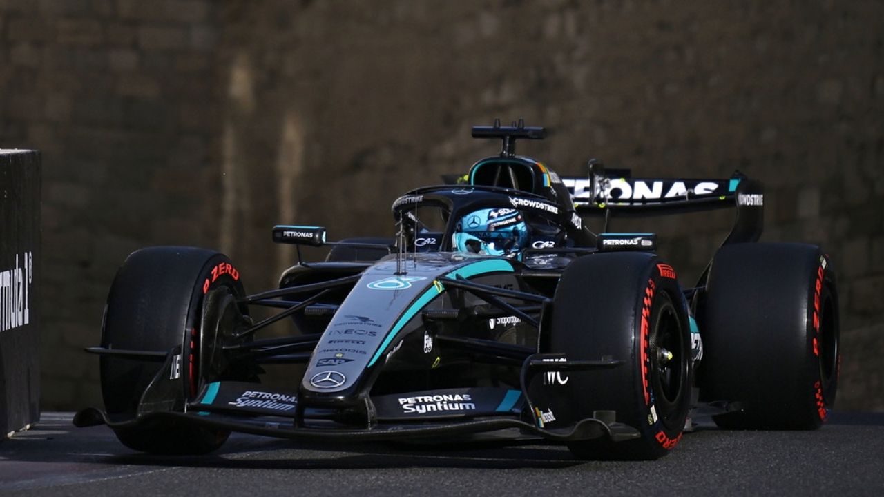 Russell revienta el cronómetro en Bakú, Antonelli sucumbe y Sainz rompe todos los pronósticos
