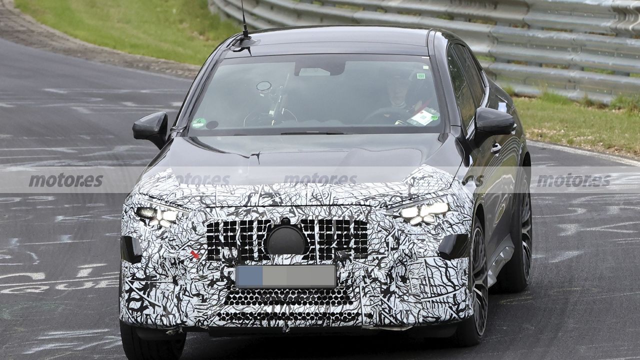 El Mercedes-AMG GLC 53 Coupé 2027 intenta hacer olvidar al 63 AMG, 449 CV y una puesta a punto que se decide en Nürburgring