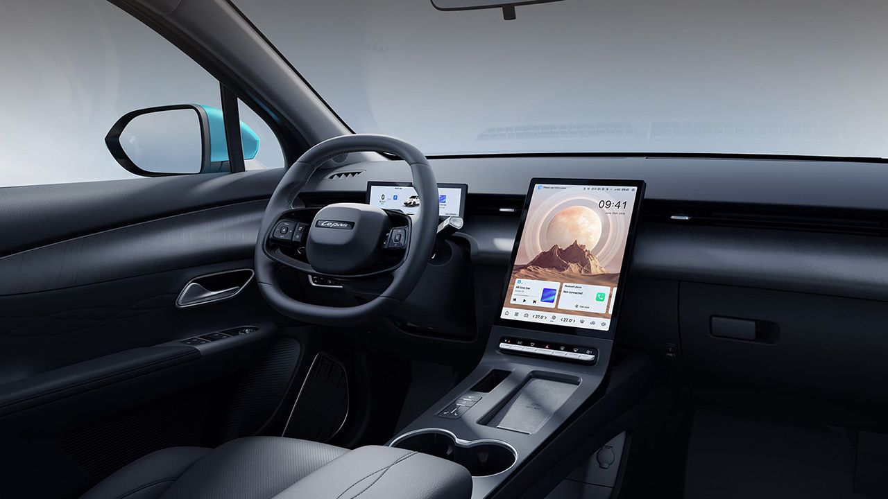 Lepas L4 EV - interior
