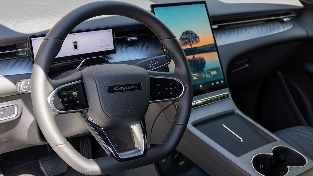 Lepas L6 EV - interior