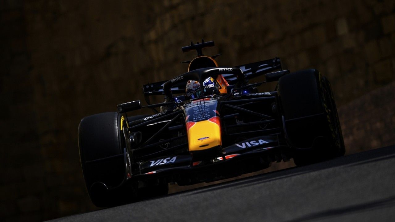 Max Verstappen planta cara a los Mercedes en Bakú antes de la clasificación