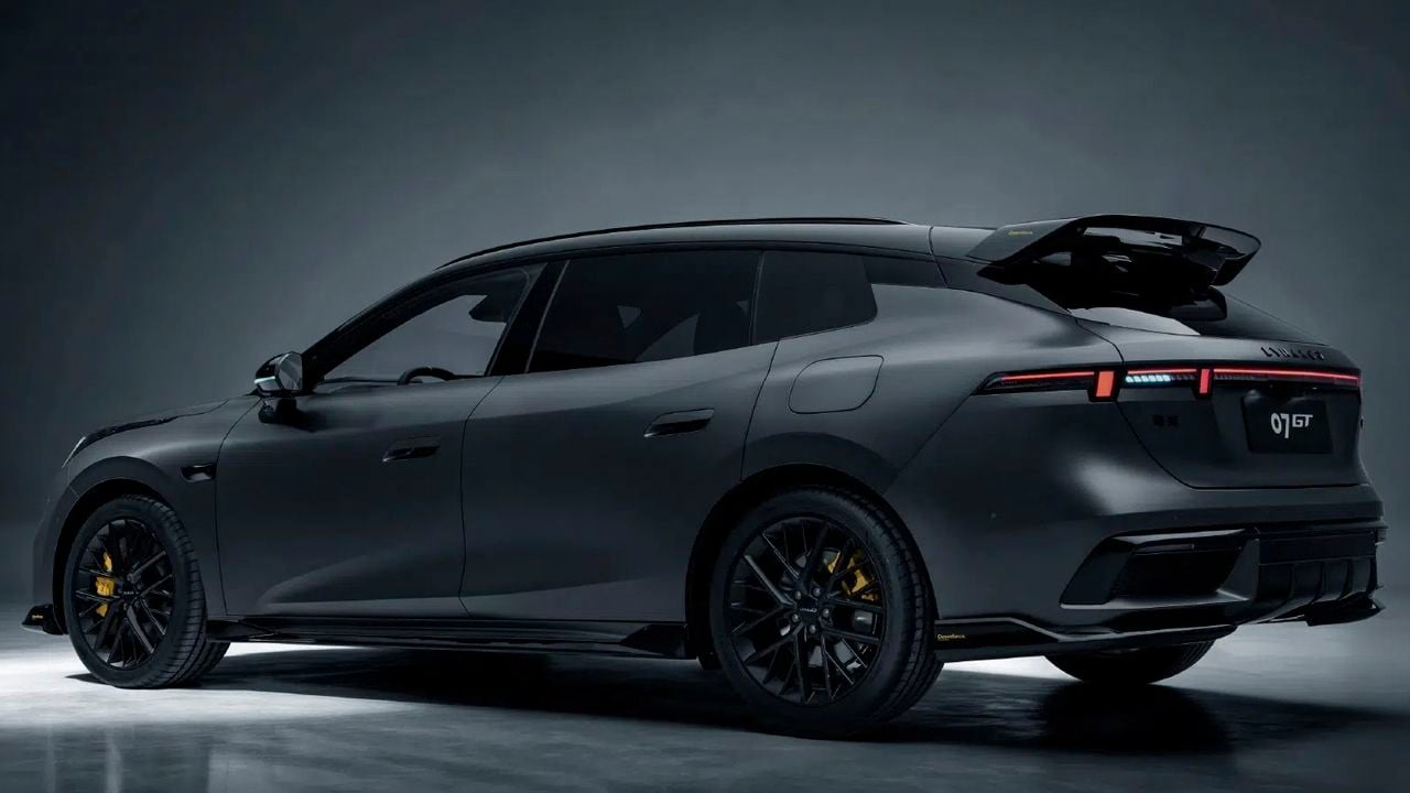 El Lynk & Co 07 GT aterriza en París con 523 CV, un Shooting Brake PHEV que demuestra que los familiares no están muertos