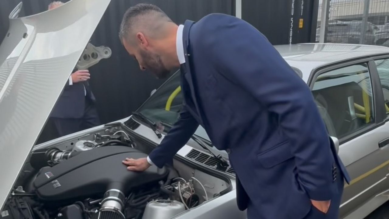 Mate Rimac sonríe al ver hecho realidad su sueño: un BMW M3 E30 con motor V10