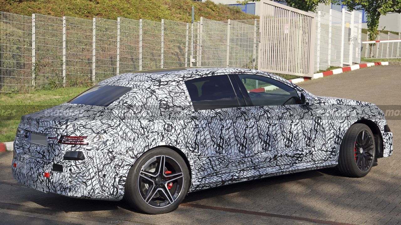 El mercedes-amg e 63 eléctrico se deja ver más destapado en nürburgring, tendrá hasta 1. 000 cv pero todavía tiene mucho trabajo por delante 12