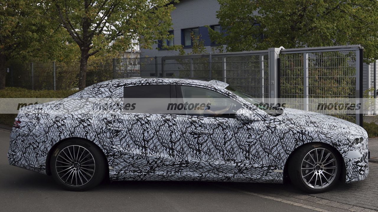 Fotos espía Mercedes Clase E eléctrico 2027