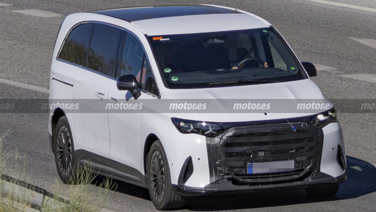 El mercedes vle híbrido se deja ver por primera vez, la alternativa al eléctrico de 700 km llegará en 2027 1
