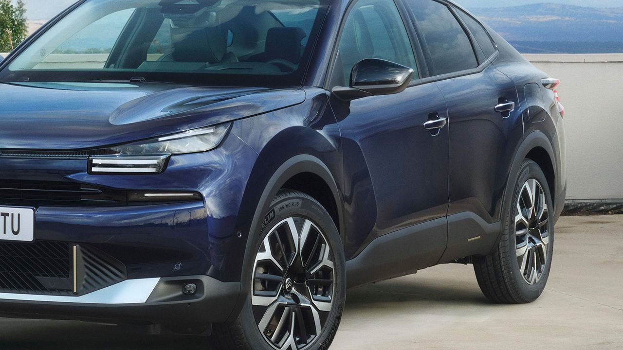 Cuesta 9.000 € menos que el Toyota Corolla, también es ECO y se hace en España, así es el sedán barato que ni Dacia puede igualar