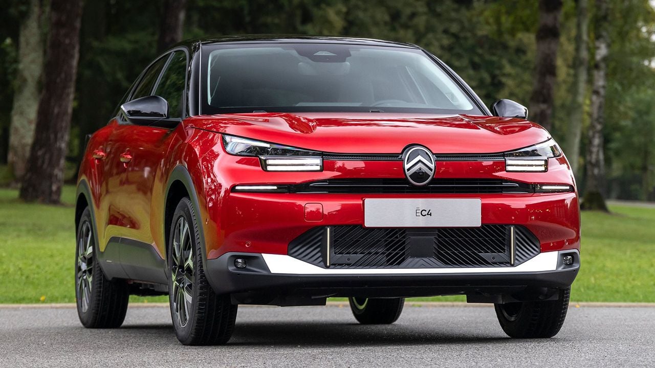 El Citroën ë-C4 es un gran olvidado pero, con 5.900 € de rebaja y 340 km de autonomía, es una compra muy racional