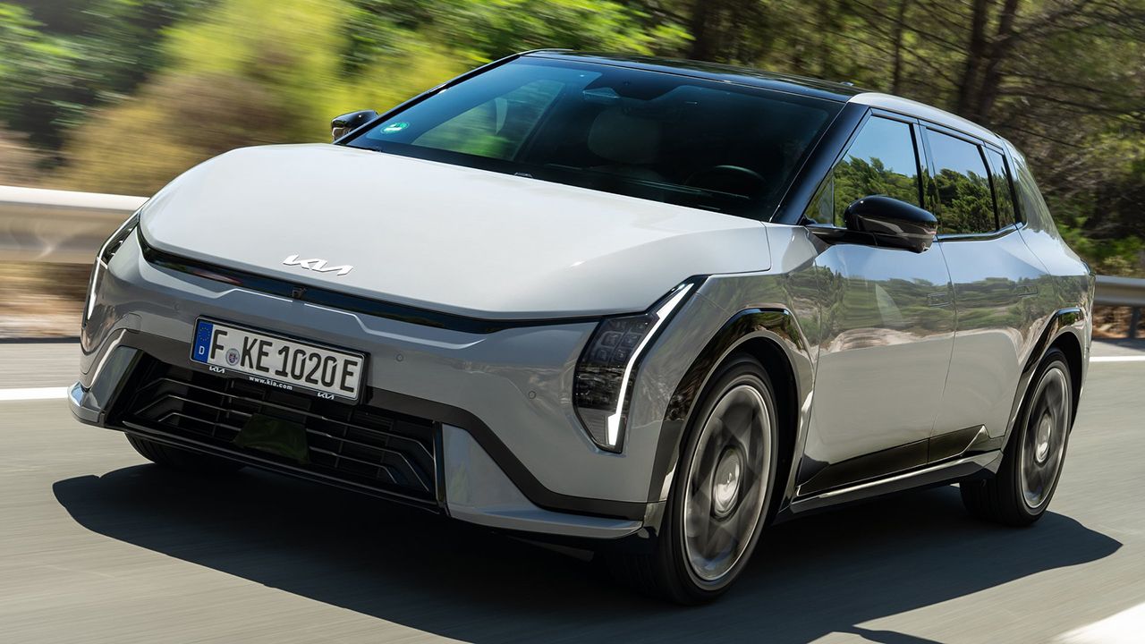 KIA EV4, 8.400 € más barato: 440 km de autonomía para plantar cara al Opel Astra