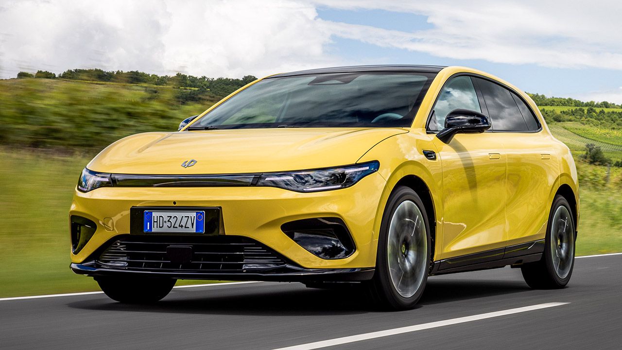 El Leapmotor B05 eléctrico baja 6.700 € y ahora es más barato que el Citroën C4 de gasolina