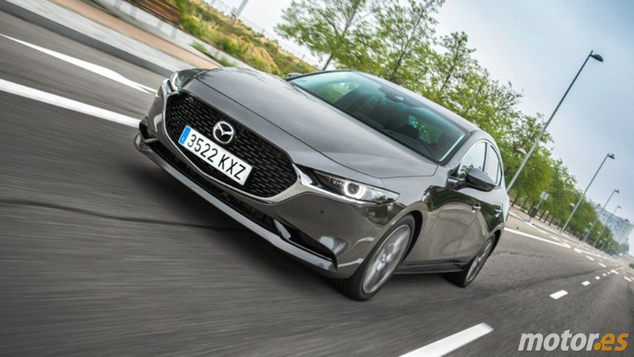 El Mazda3 pone en apuros al Toyota Corolla Sedán: 3.900 € de rebaja, etiqueta ECO y un precio más bajo
