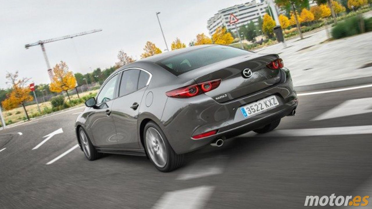 Mazda3 Sedán - posterior