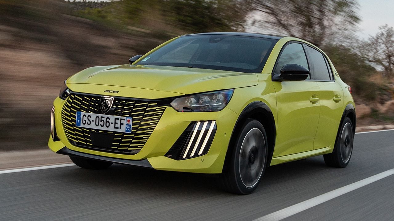 El Peugeot 208 desafía al MG3 de gasolina con más de 6.700 € de rebaja, es igual de barato y su motor consume menos