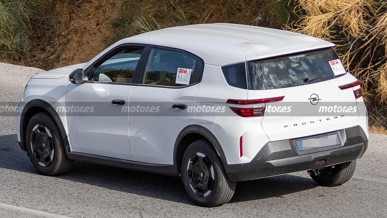 Opel Frontera Electric con batería de 86 kWh - foto espía