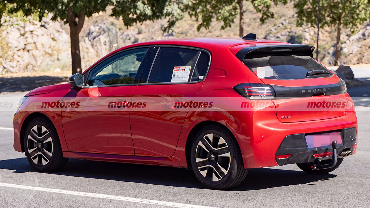 Peugeot 208 Hybrid 2027 - foto espía
