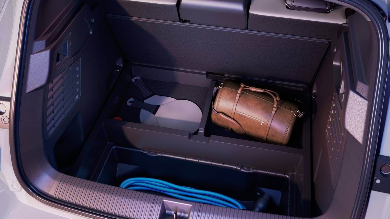 La rinnovata Renault Scénic E-Tech arriva con importanti novità: una nuova batteria LFP e un'autonomia in modalità elettrica fino a 642 chilometri.
