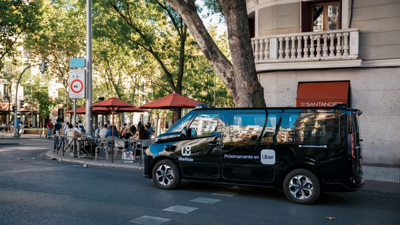 Uber WeRide Avomo robotaxi Madrid
