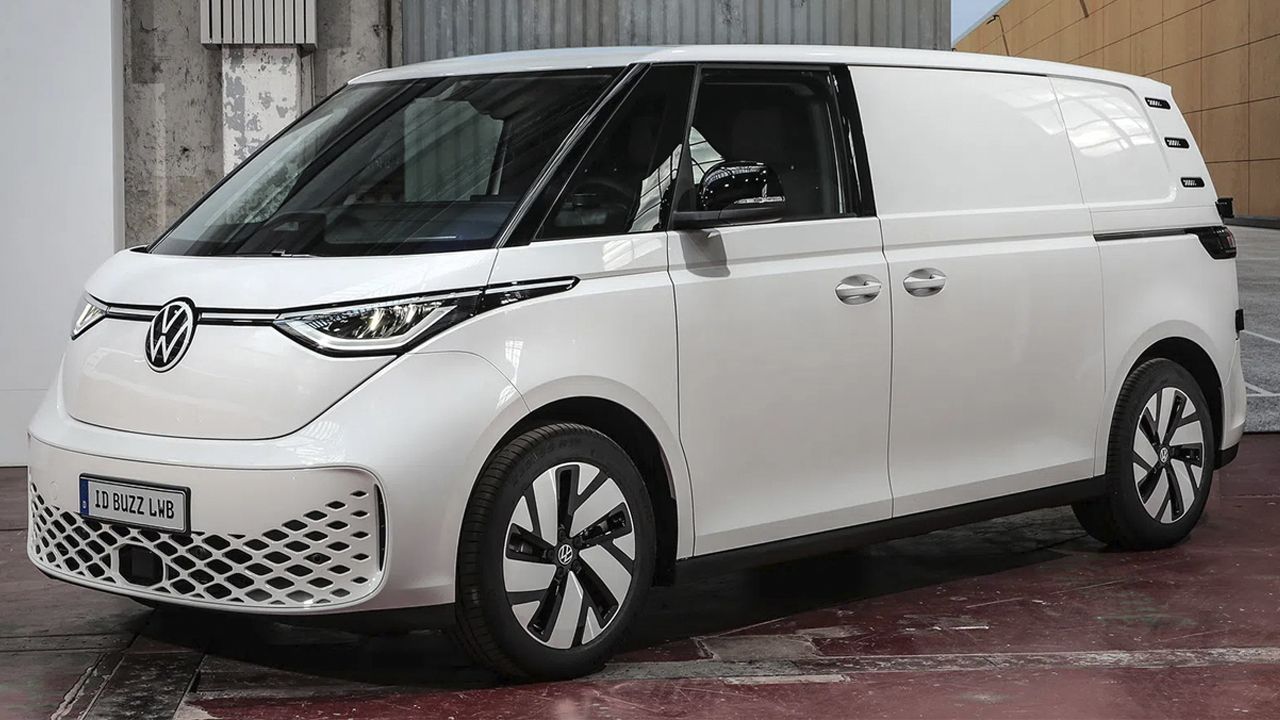 El Volkswagen ID. BUZZ Cargo crece con la versión Larga, pero pierde 60 kg de carga útil