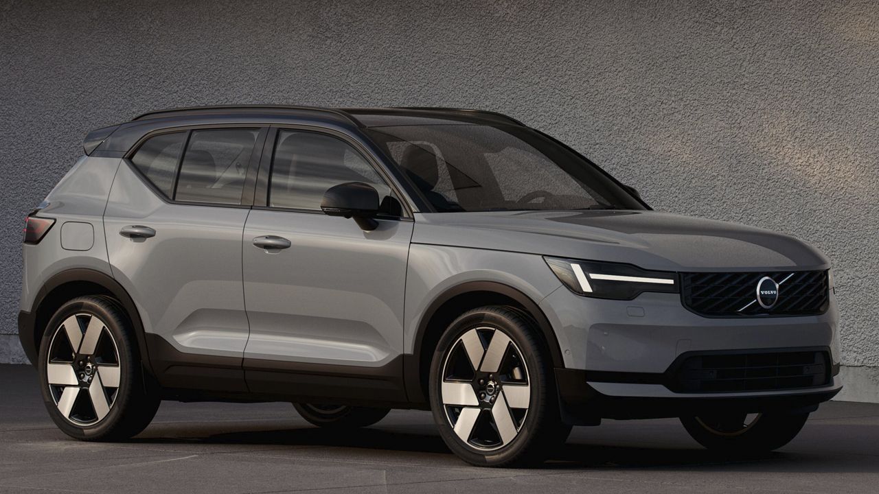 El Volvo XC40 cambia para seguir siendo el SUV favorito de los españoles, estrena Google Gemini y nuevo diseño