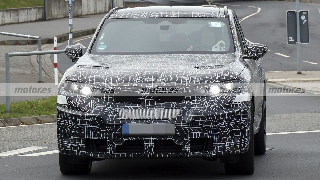 El BMW X5 M eléctrico reaparece en fotos espía cerca de Nürburgring con unos 1.000 CV para plantar cara al Mercedes-AMG GT SUV