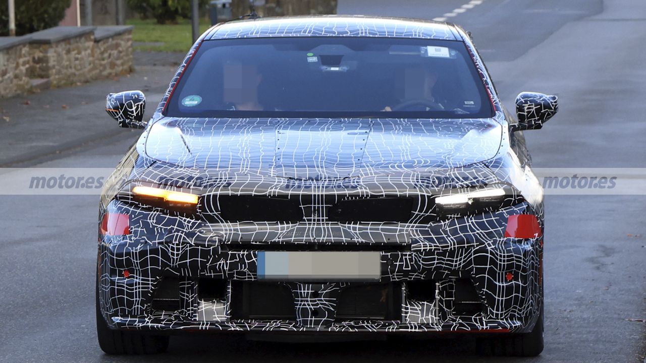 El BMW M5 2028 avanza en su desarrollo y estas fotos espía revelan nuevos detalles de su facelift
