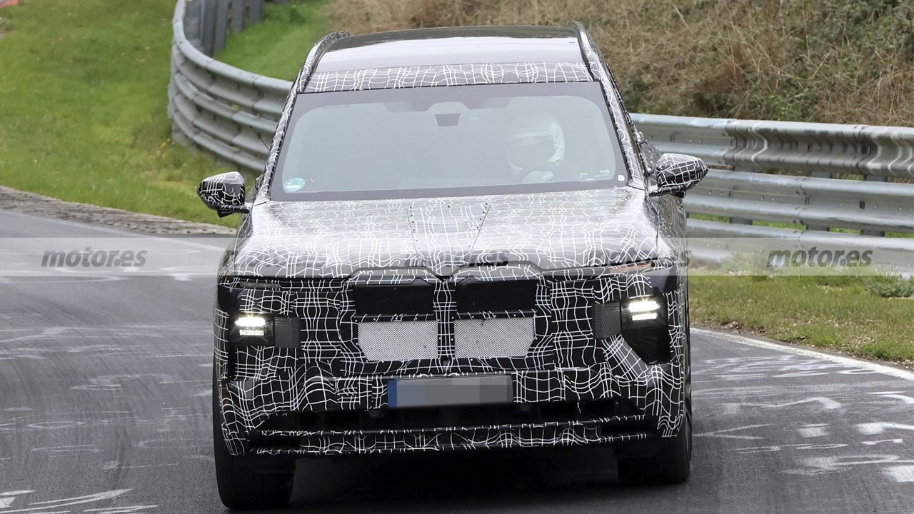 El nuevo BMW X7 M60 de 2028 se deja ver en Nürburgring y presume de un detalle que lo distinguirá del resto de la gama