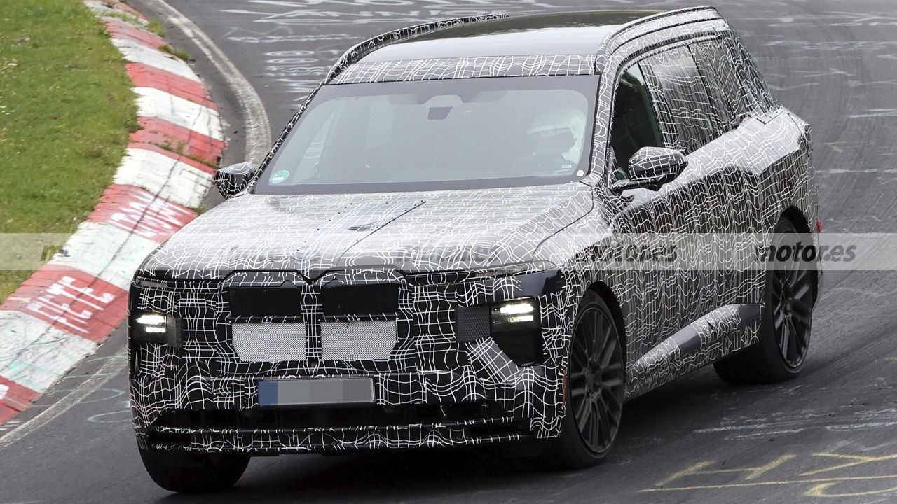 Frontal del nuevo BMW X7 M60 2028